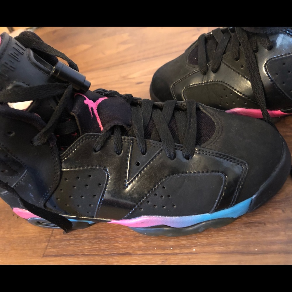 Air Jordan 6 VI Retro Size 4.5 youth / 6 women